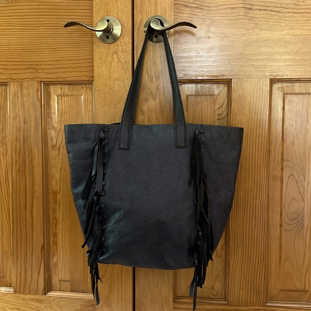 LUCKY BRAND NAVY LEATHER TOTE W/LEATHER FRINGE EXCELLENT